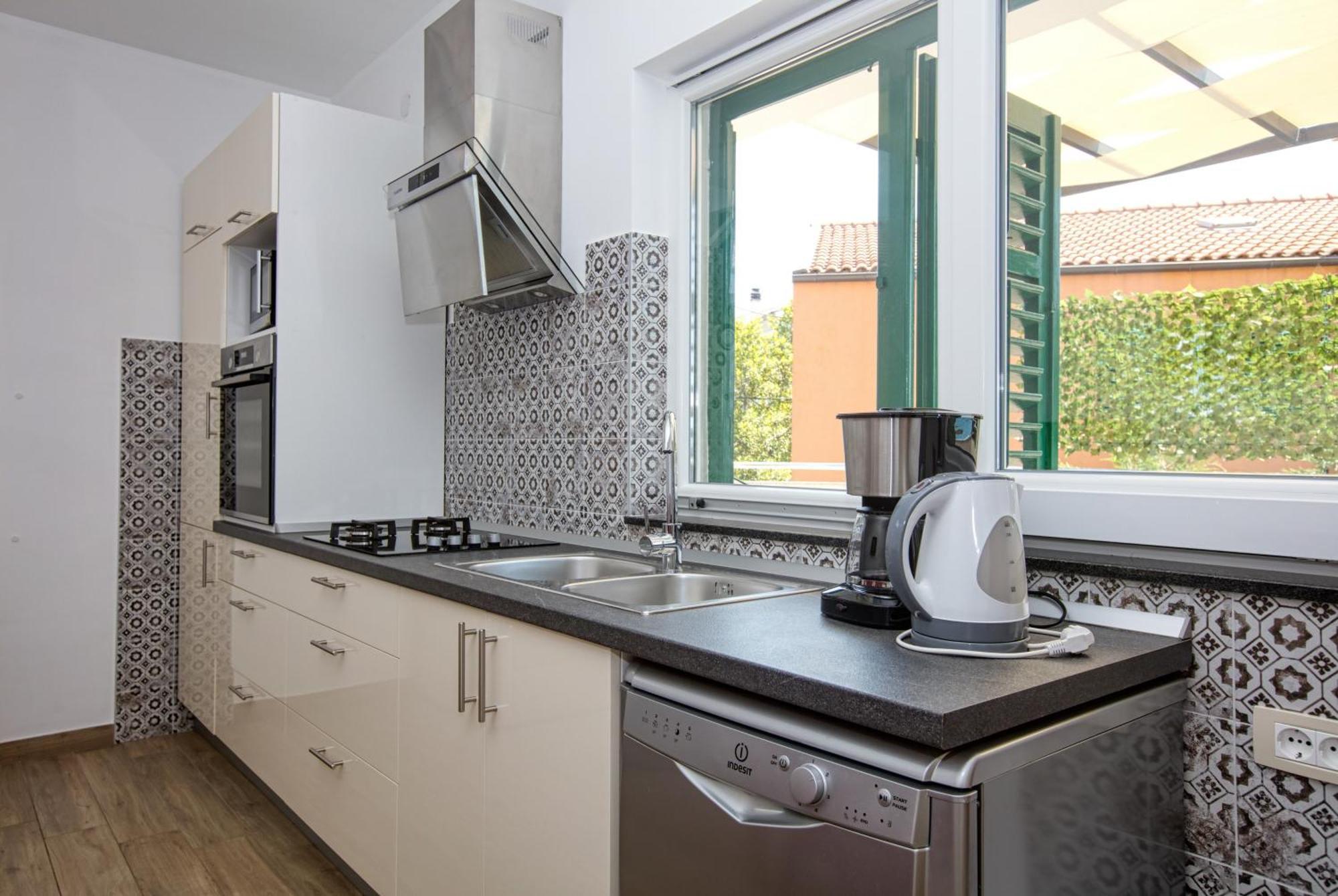 Family Friendly Seaside Apartments Brodarica, Sibenik - 4833 Brodarica  Quarto foto