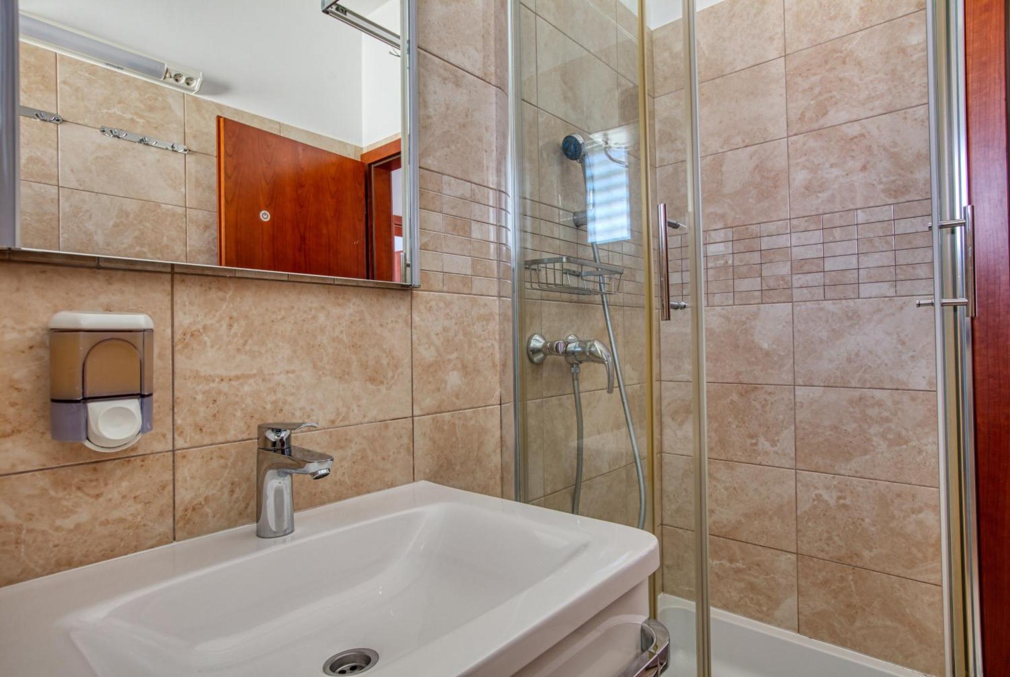 Family Friendly Seaside Apartments Brodarica, Sibenik - 4833 Brodarica  Quarto foto